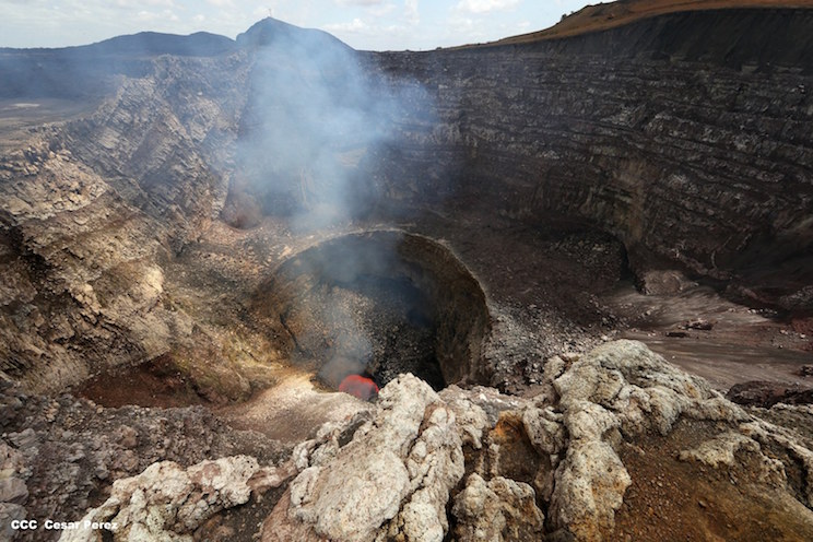 Volc&aacute;n Masaya, Lago de Lava
